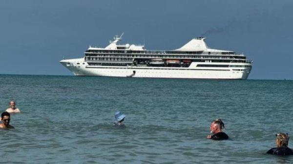 Paul Gauguin Cruise Resumes in Bangka Waters