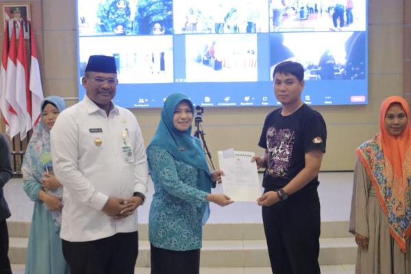 Acting Governor Hands Over Aids and Halal Product Certificates for Micro and Small-Scale Enterprises Players