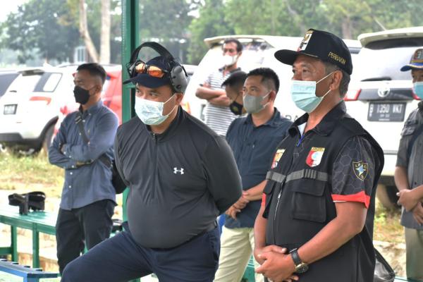 Suharto Melihat Potensi Bibit Unggul Petembak Pada Perlombaan Handgun Competition Babel 2021