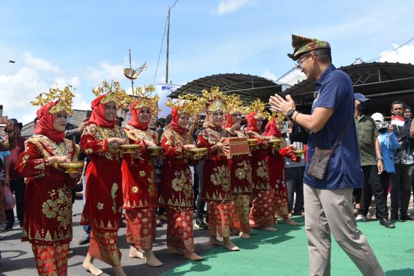 Kunker ke Desa Perlang, Menparekraf : Bekas Tambang Bukanlah Musibah