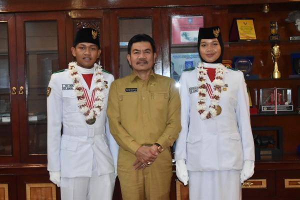 Sekda Naziarto Sambut Kepulangan Dua Paskibra Tingkat Nasional Asal Babel