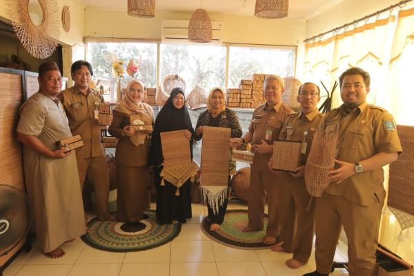 Safriati Asks to Patent Lidi Nipah Brand