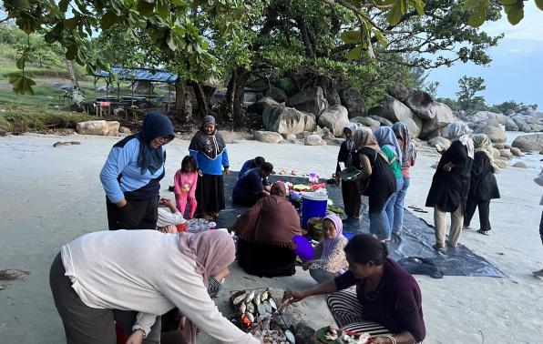 Tourism Office Develops Roasting Fish Tourist Package on Penyusuk Beach
