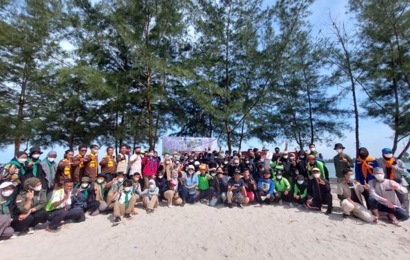 Pepelingasih and Partner Boost Public Awareness of Environmental Care