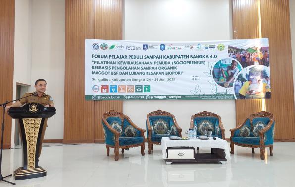 Sociopreneur Training to Build Creative and Environmental Care Youths