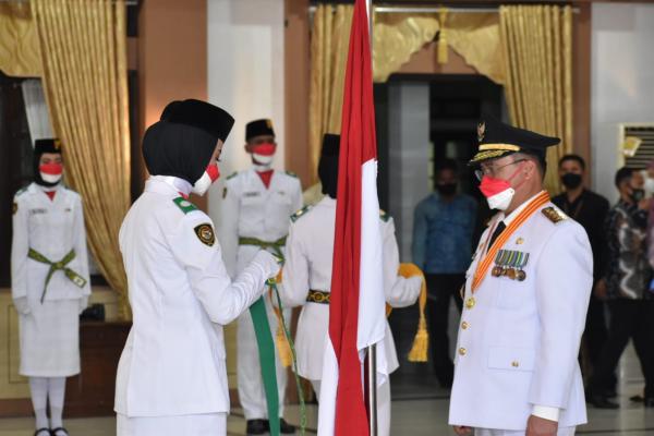 Gubernur Erzaldi Kukuhkan Paskibraka Babel Tahun 2021