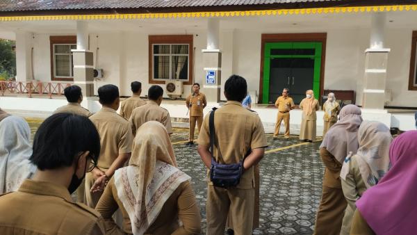 Pimpin Apel Pagi, Firmansyah Ajak ASN Disparbudkepora Saling Berkolaborasi 