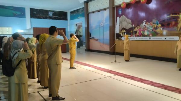 Wydia Calls on All Staffs to Keep the Office Clean