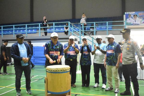 Kamarudin Muten Tutup Resmi Kejurda Pelajar XII 2025 Belitung Timur 