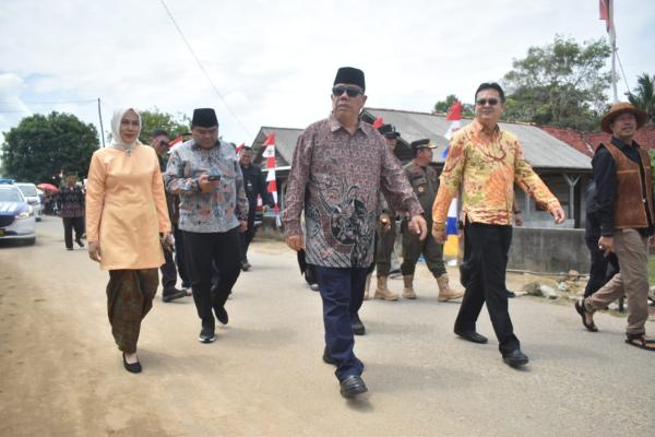 Kadis Parbudkepora Wydia Hadiri Sedekah Adat Kapong Kundi Bersatu