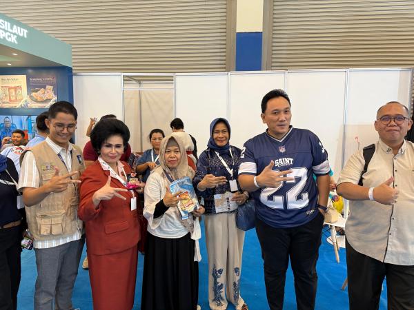 Disparbudkepora Babel Jadi Sorotan, Ketua Umum Kowani Sambangi Gerai Disparbudkepora Babel di TEI 2025