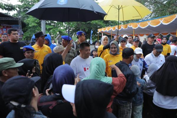Hidayat Arsani Strolls with the People in Pasir Padi Beach Festival 2025